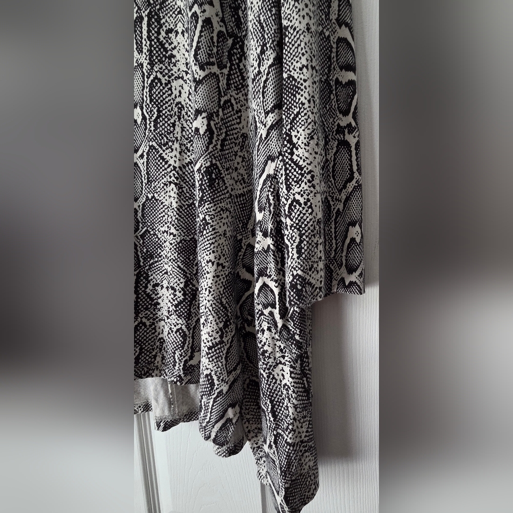 John Mark Snakeskin Print Tunic Top Size L - Picture 7 of 14